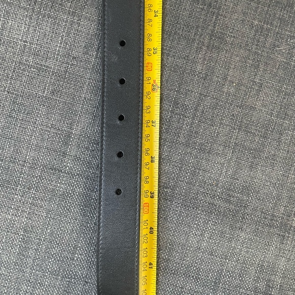 Gucci Women's Black Belt with Gold GG Buckle - Picture 3 of 3
